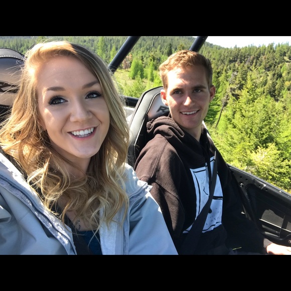 Meet your Posher, Madison - Picture 3 of 4